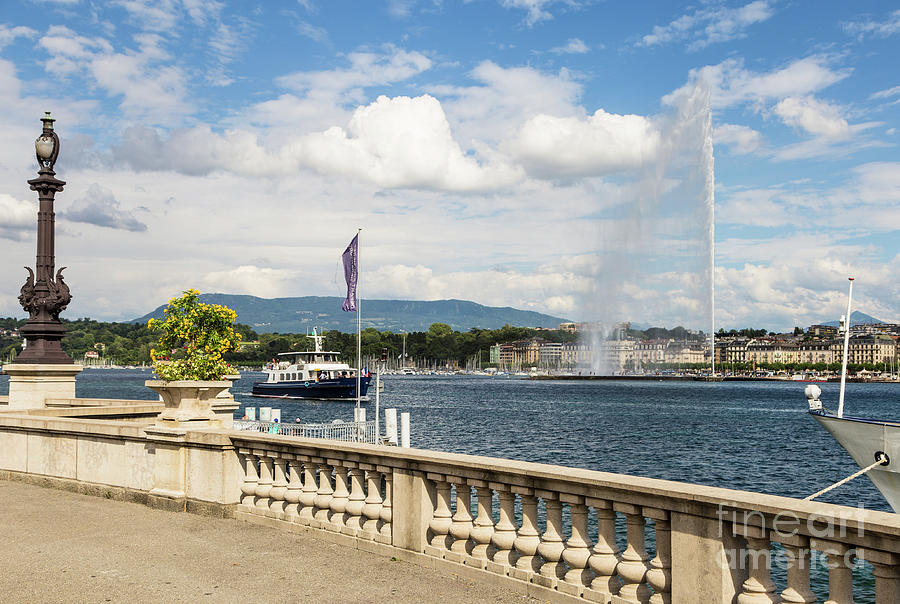 Waterfront promenade in Geneva Photograph by Didier Marti