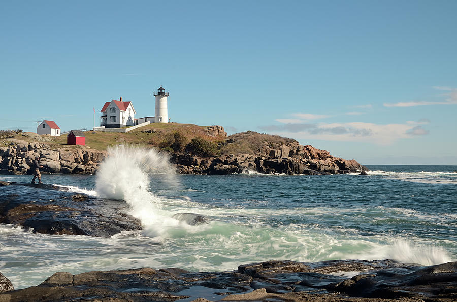 Waves crashing in front of Nubble lighthouse, Cape Neddick Maine ...