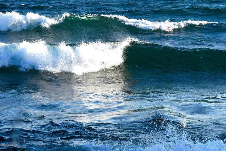 Waves of Lake Superior Photograph by Hella Buchheim