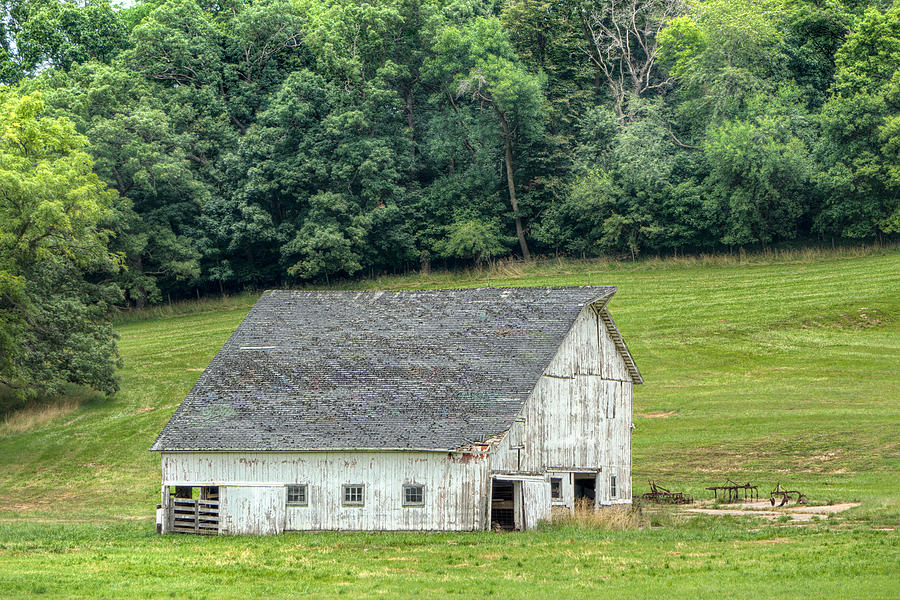 Weathered Barn in the America Midwest Photograph by Ken Wolter - Fine ...