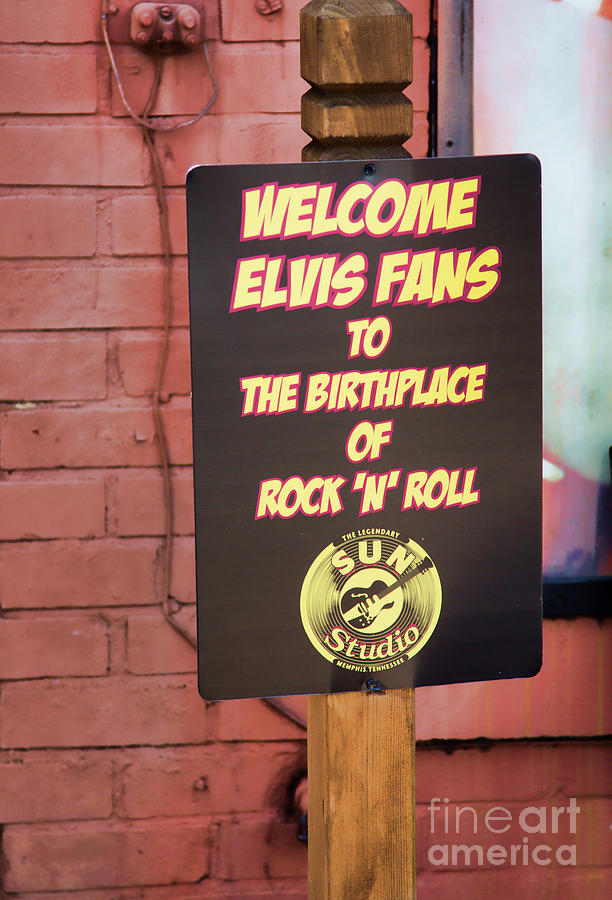 Welcome Elvis Fans  Photograph by Chuck Kuhn