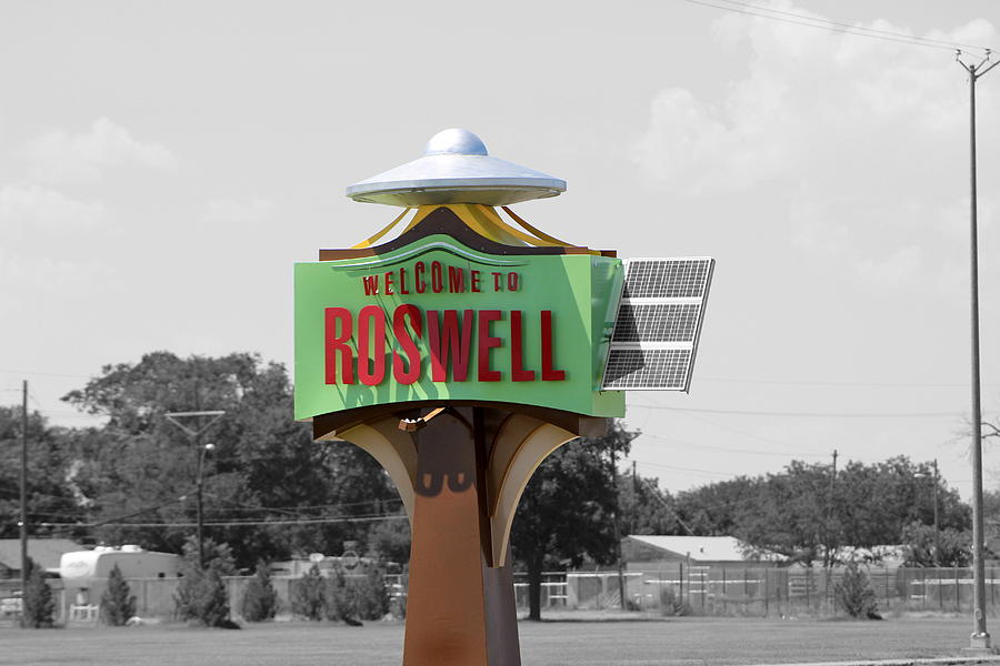 Welcome To Roswell Sign Photograph by Colleen Cornelius - Fine Art America