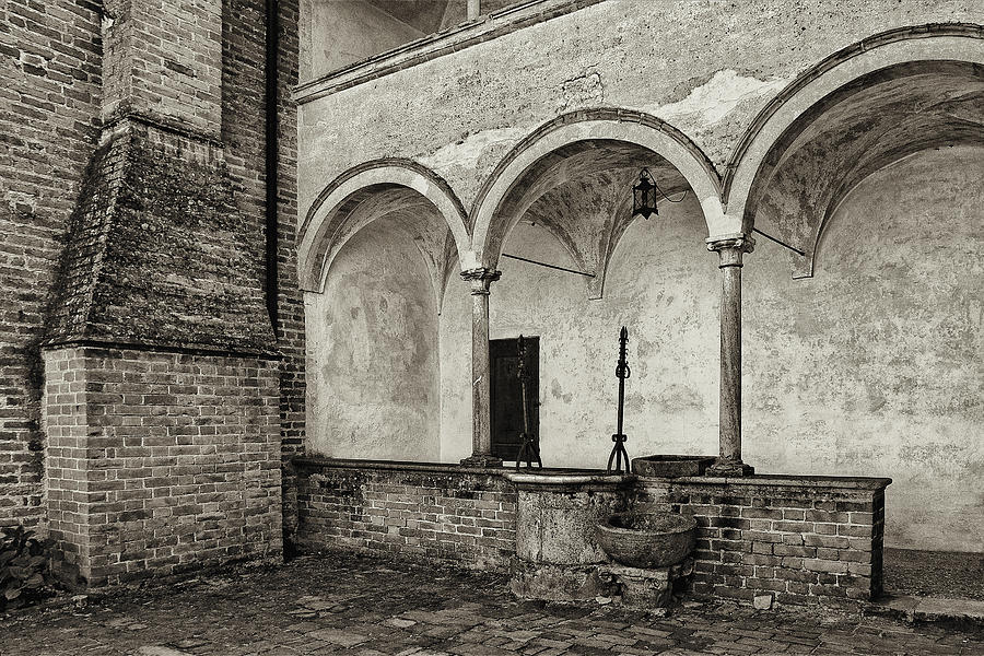 Well and arcade Photograph by Roberto Pagani