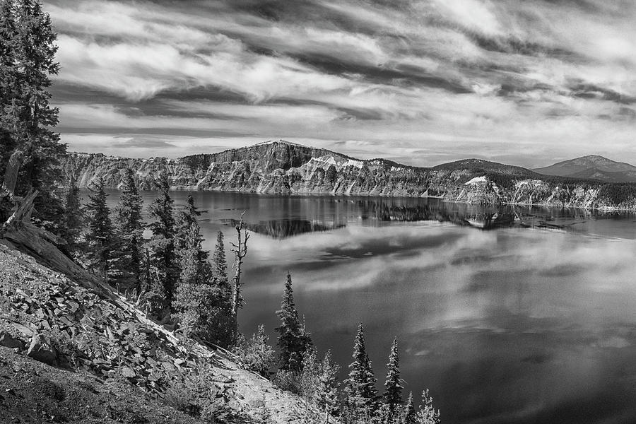 West Rim Of Crater Lake B W Photograph by Frank Wilson