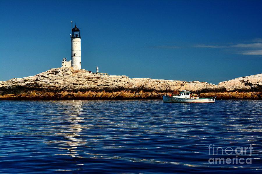 White Island Lighthouse Photograph by Steve Brown