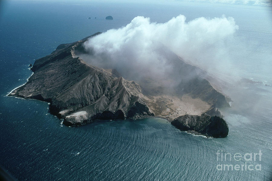 White Island Volcano, New Zealand Photograph by G. R. Roberts