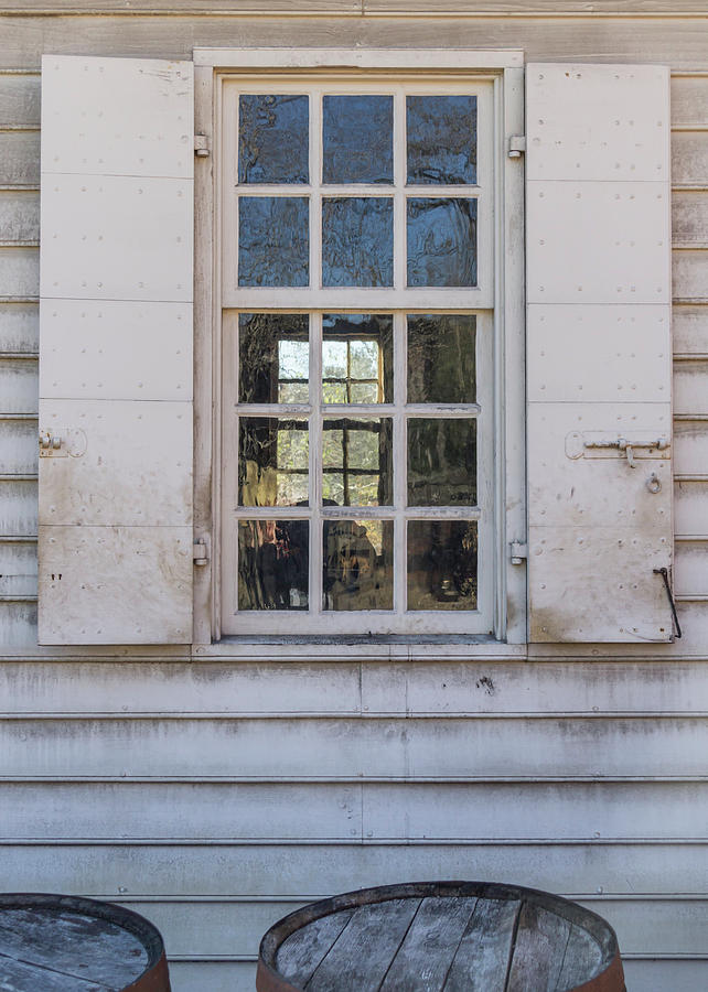 Williamsburg Window 86 Photograph by Teresa Mucha