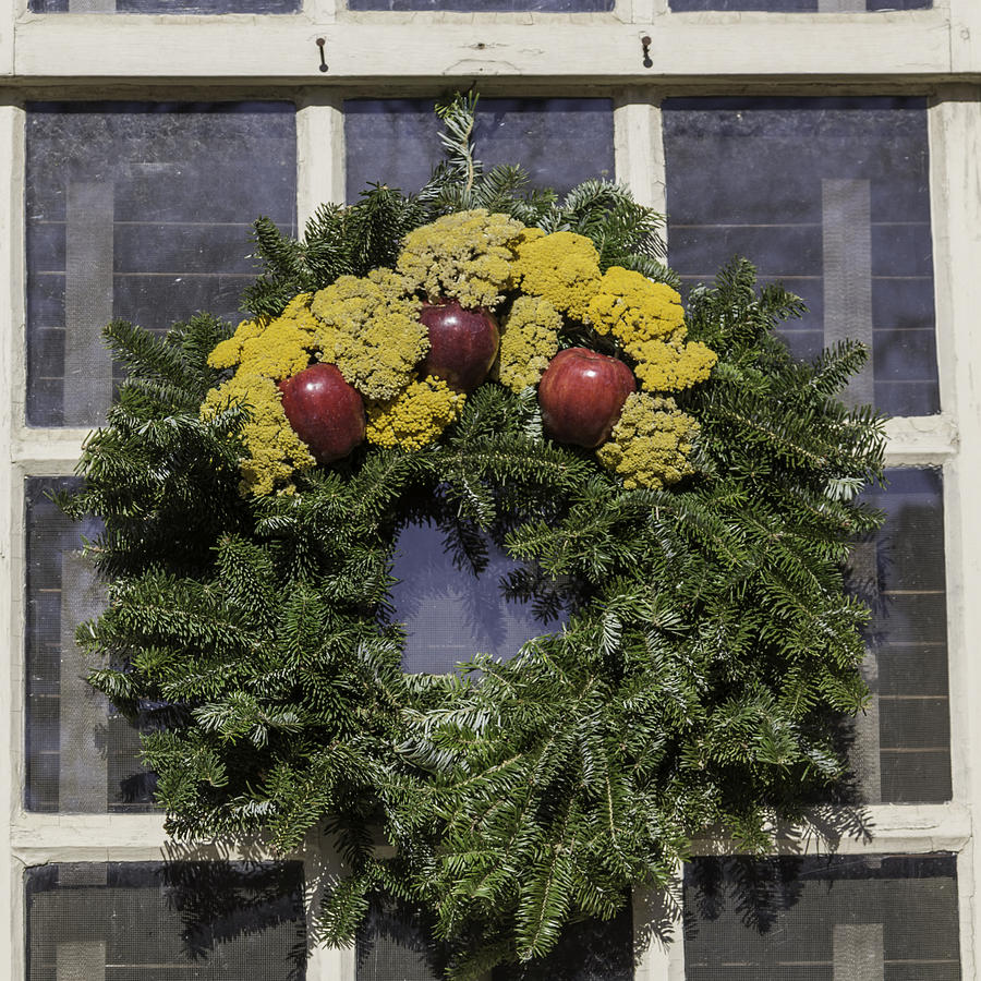 Christmas Photograph - Williamsburg Wreath 25 by Teresa Mucha