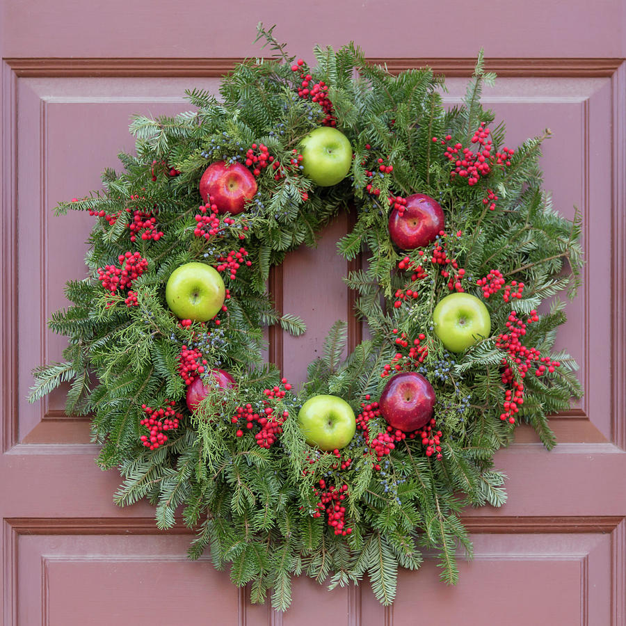 Williamsburg Wreath 96 Photograph by Teresa Mucha