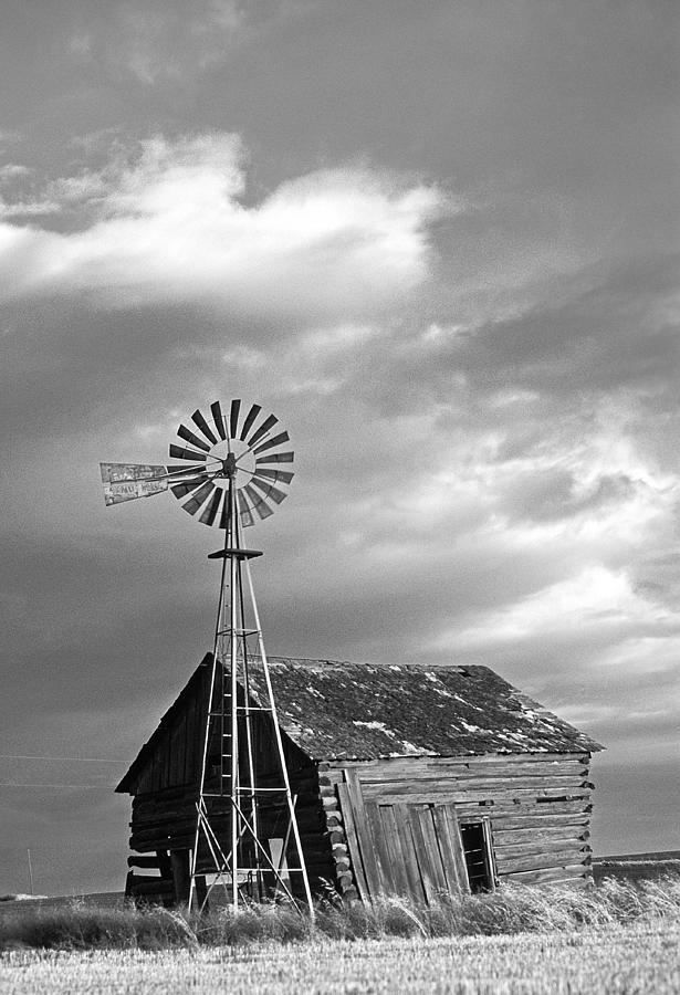 Windmill and Barn at Sunset Photograph by Doug Davidson