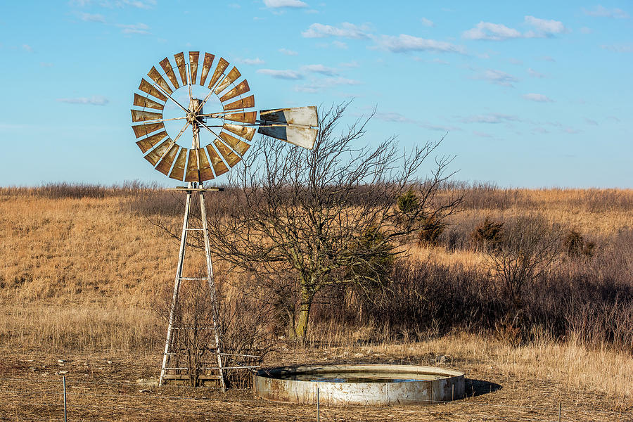 Windmill and Water tank Photograph by Paul Freidlund