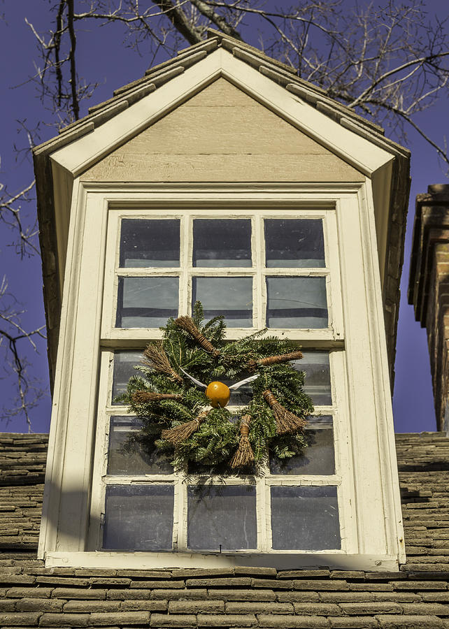 Christmas Photograph - Windows of Williamsburg 22 by Teresa Mucha