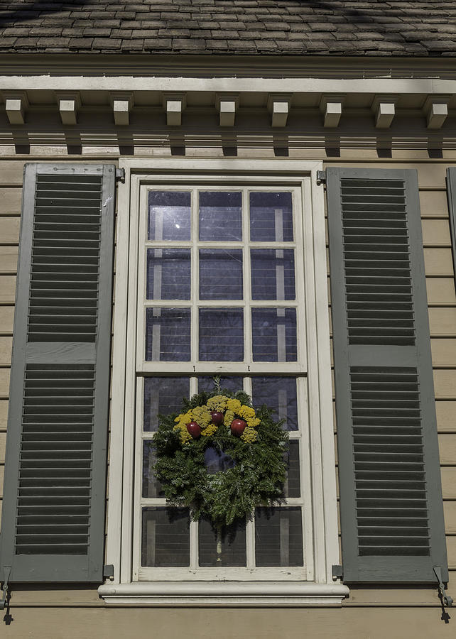Christmas Photograph - Windows of Williamsburg 23 by Teresa Mucha