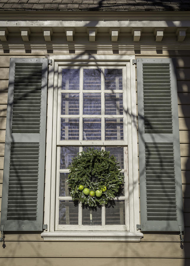 Christmas Photograph - Windows of Williamsburg 24 by Teresa Mucha