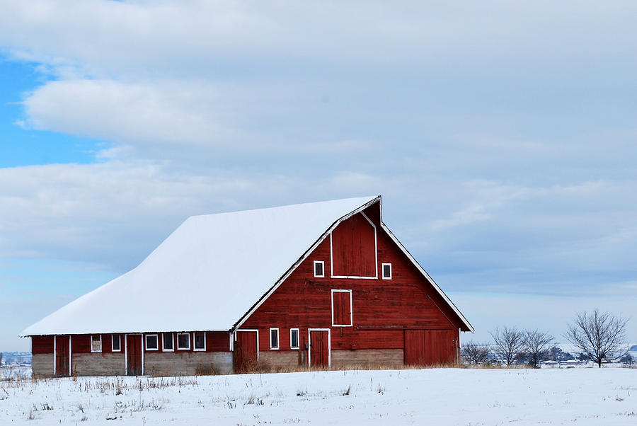 Winter Barn Photograph by Suzzanne Fry - Pixels