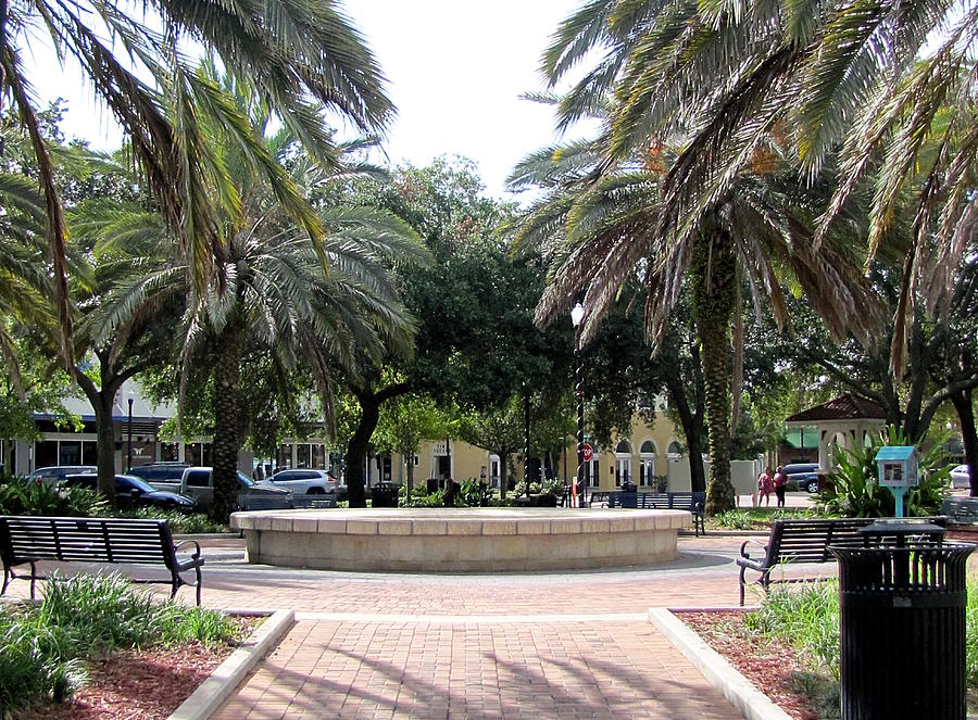 Winter Haven City Park Fountain Photograph by Christopher Mercer