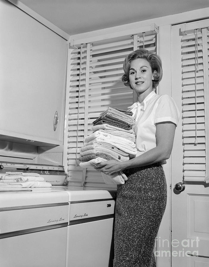 Woman Doing Laundry, C.1960s Photograph by H. Armstrong Roberts/ClassicStock