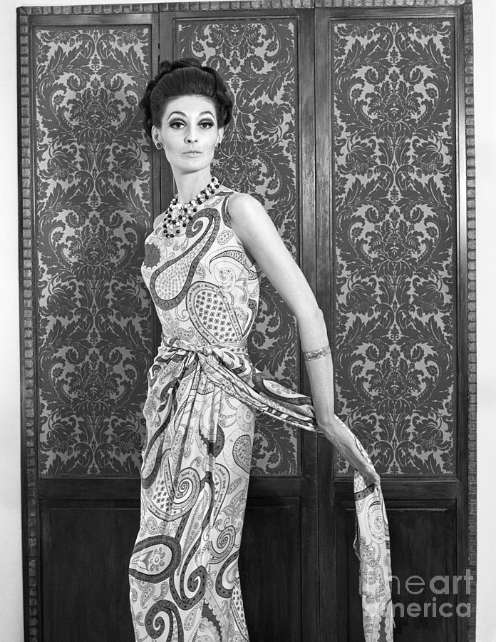 Woman In Paisley Dress, 1960 Photograph by H. Armstrong Roberts/ClassicStock