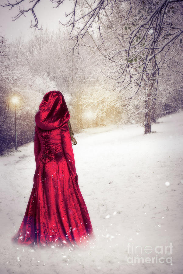 Woman in red kimono and bare shoulders walking away in snow art photo  print Tote Bag for Sale by AwenArtPrints