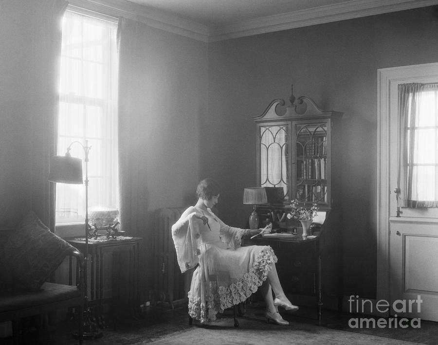 Woman Reading A Letter In Elegant Photograph by H. Armstrong Roberts/ClassicStock
