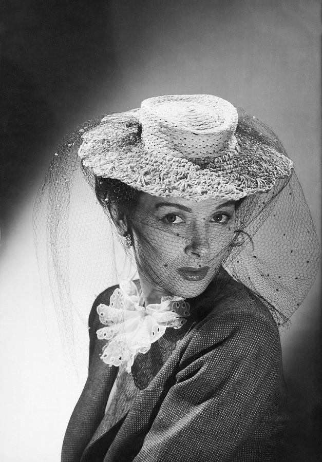 Woman Wearing A Hat & Veil Photograph by Underwood Archives