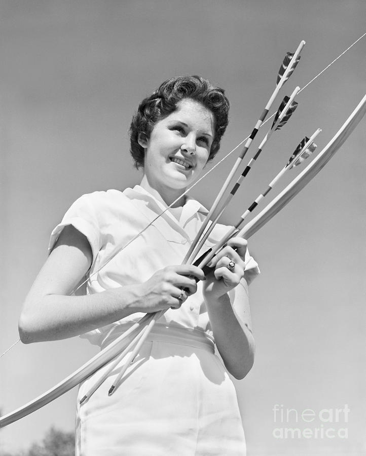 Woman With Bow & Arrows Photograph by H. Armstrong Roberts/ClassicStock