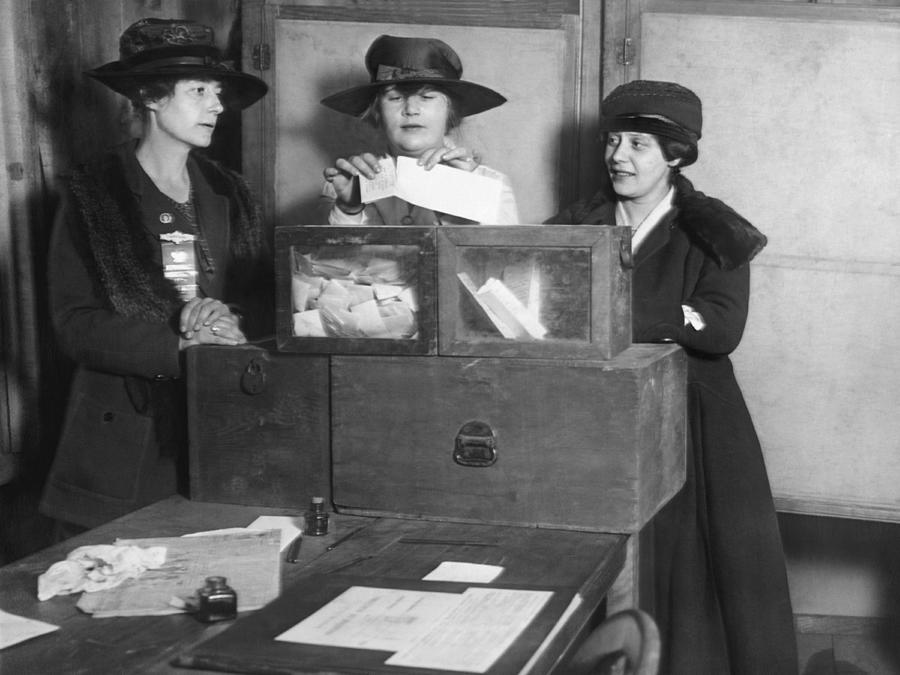Women Voting In New York City Photograph by Underwood Archives