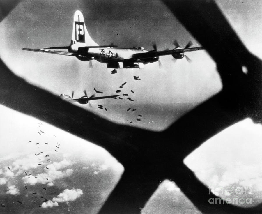 World War II B-29 1945 Photograph by Granger