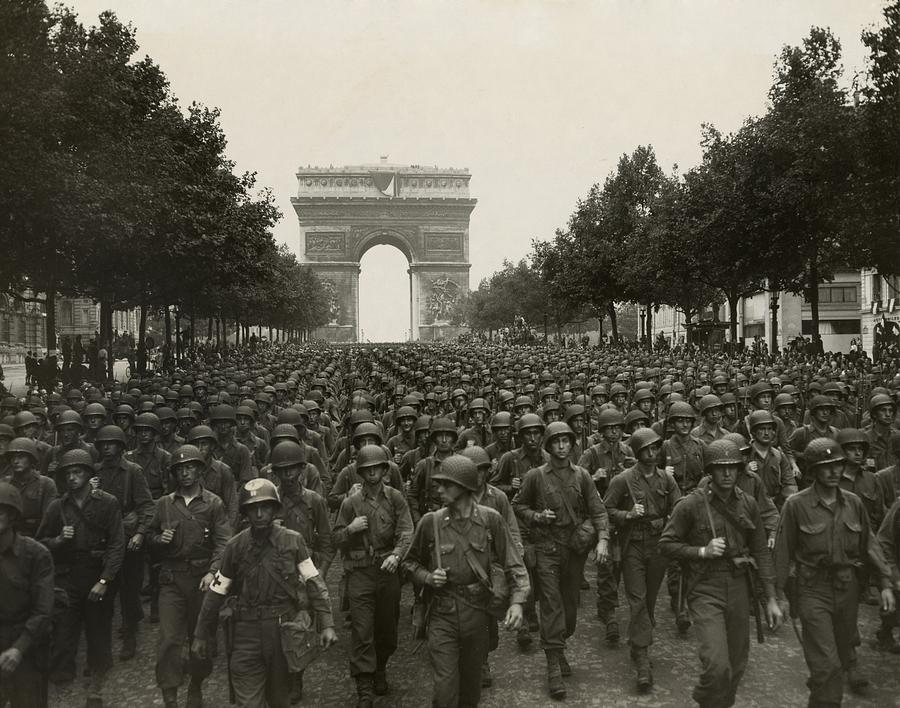 World War II. The Liberation Of Paris Photograph by Everett