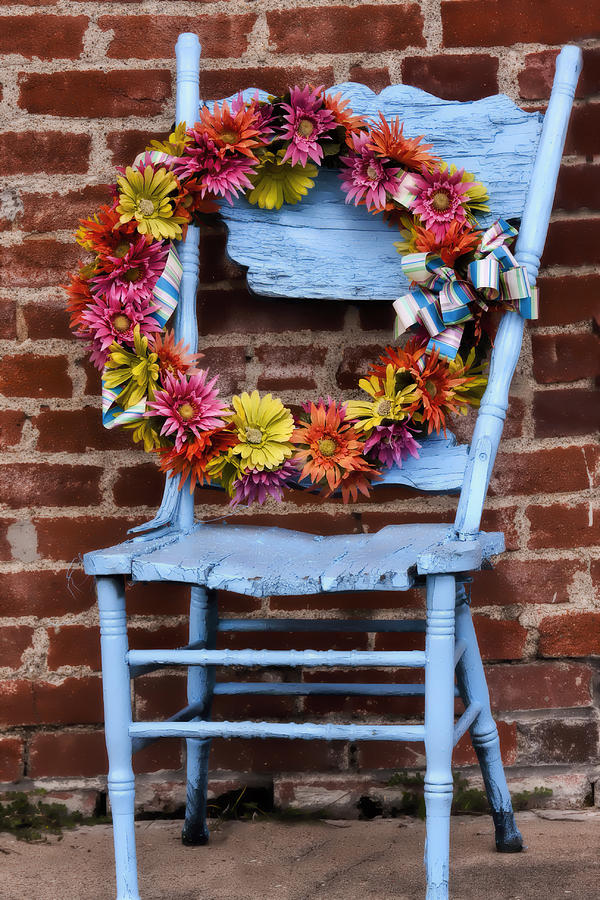 Wreath in a Chair Photograph by Joan Bertucci