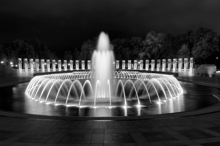 WW2 Memorial Fountain Photograph by Cathie Crow - Fine Art America