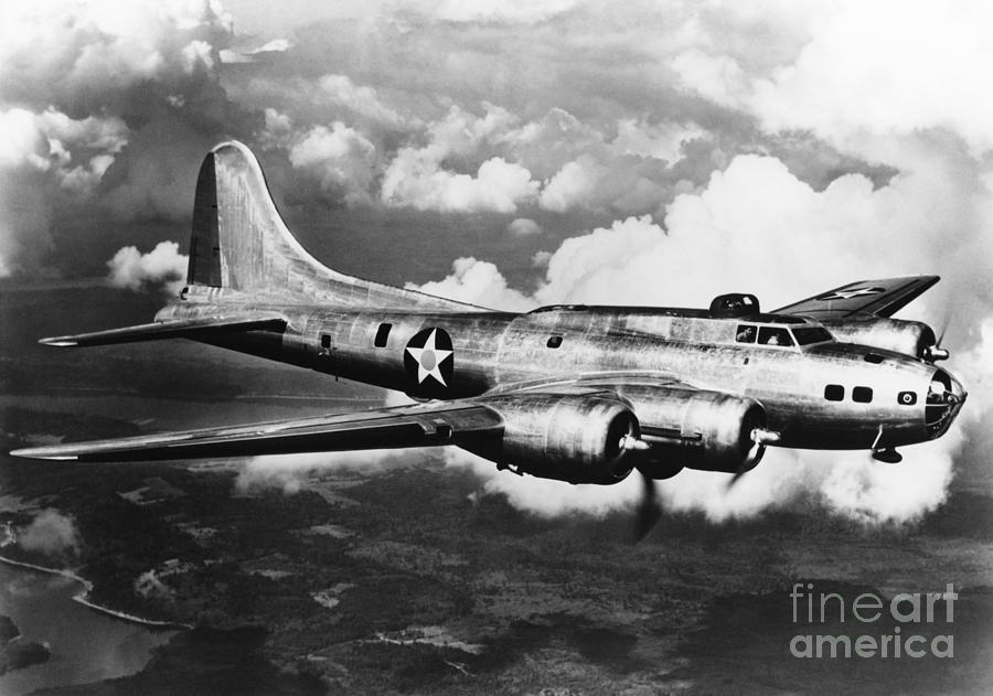 Wwii Airplane, Boeing B-17 Photograph by H. Armstrong Roberts/ClassicStock