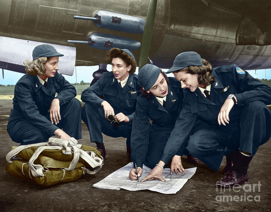 Wwii Female Pilots Photograph by Granger