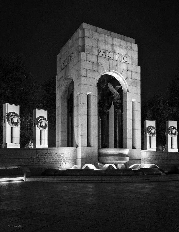 World War 2 Memorial, Pacific Photograph by Ross Henton