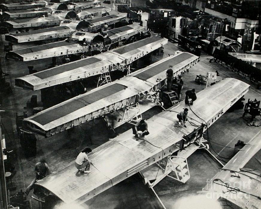 WWII Photo Rosie Riveter Assembling B-24 Planes. Photograph By ...