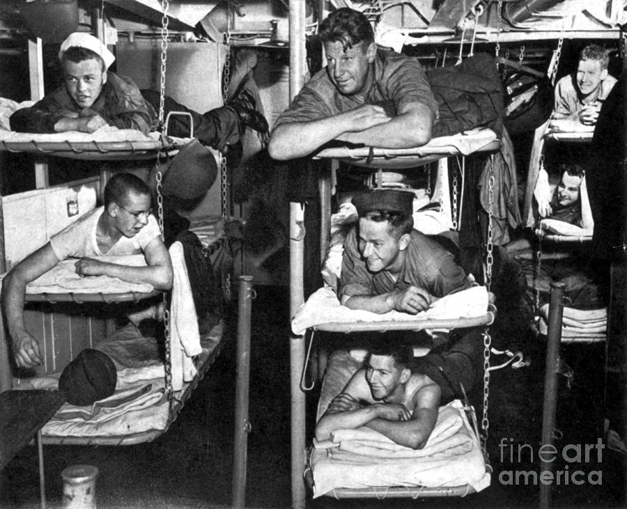 Wwii, Usn Sailors In Bunks, 1943 Photograph by Science Source