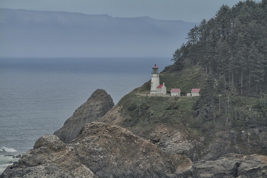 Heceta Head Lighthouse Photograph by Tom Kelly