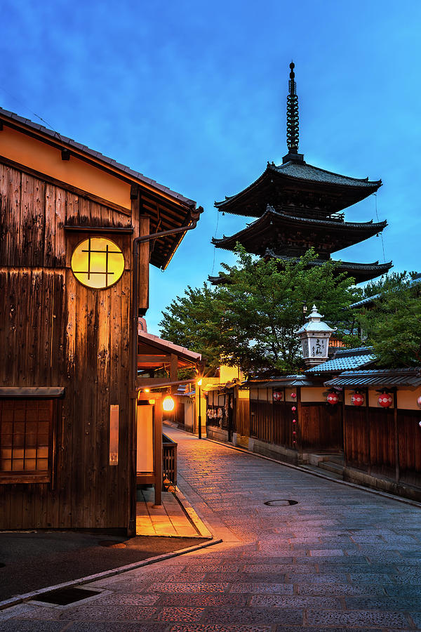 Yasaka Pagoda and Sannen Zaka Street in the Morning, Kyoto, Japa ...