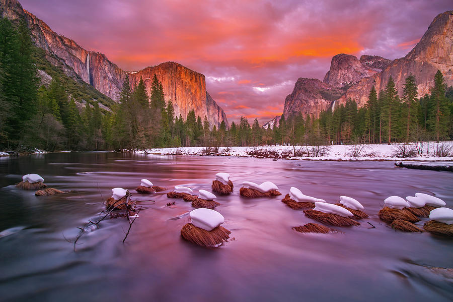 Yosemite National Park at dusk with snow caps Photograph by William Lee