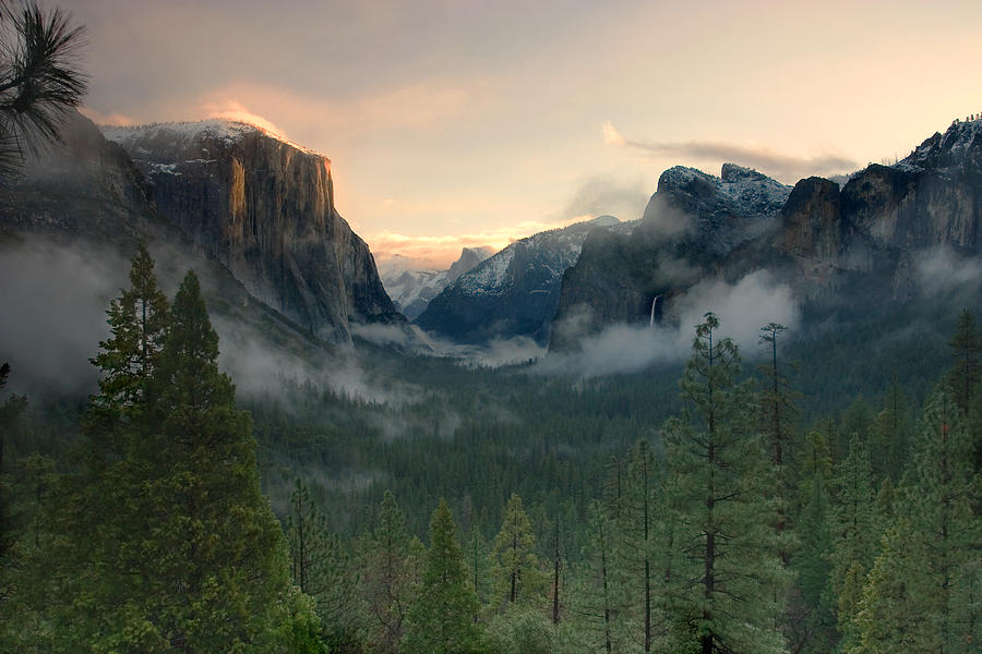 Yosemite Valley Photograph - Yosemite Valley by Jim Dohms