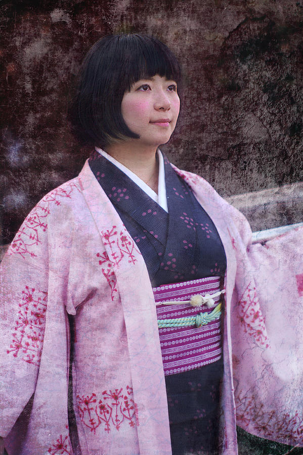 Young Japanese Woman In A Kimono In Venice Photograph by Suzanne Powers