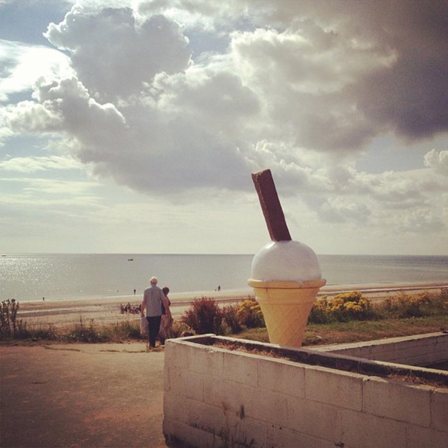 Youre Not At The Seaside Until You Photograph by Rachael Purdy
