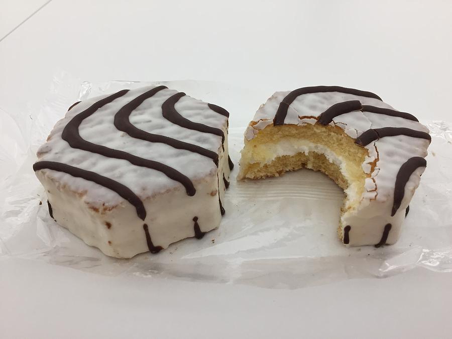 Homemade Zebra Cakes - Easy, Quick and Vegan-izable! - Justine Doiron