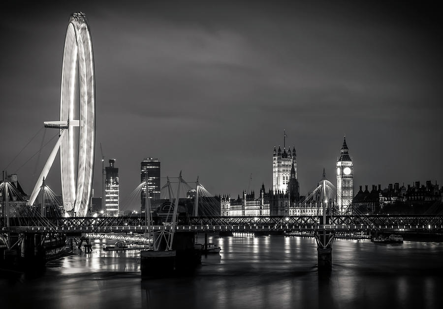 London Photograph - 07 Maggio by Giuseppe Torre