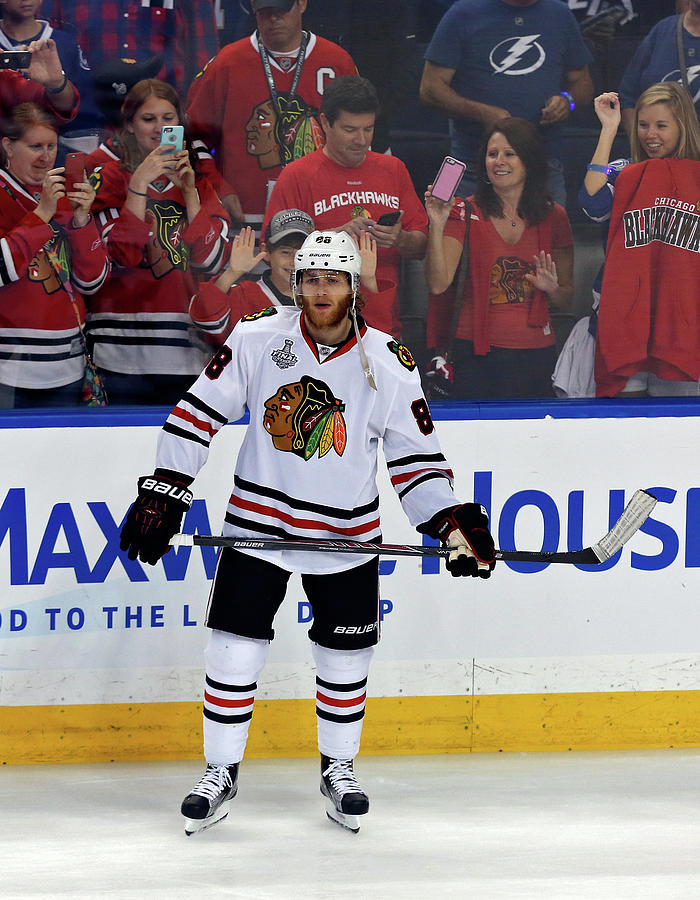Patrick Kane Photograph - 2015 Nhl Stanley Cup Final - Game Five #1 by Mike Carlson