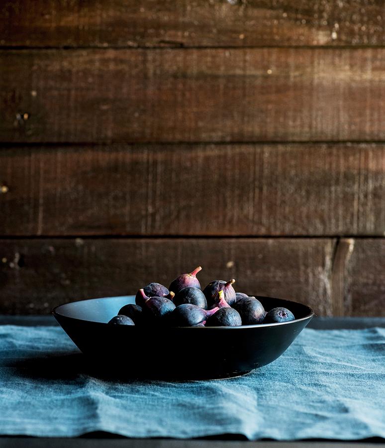 A Bowl Of Fresh Red Figs #1 Photograph by Hein Van Tonder