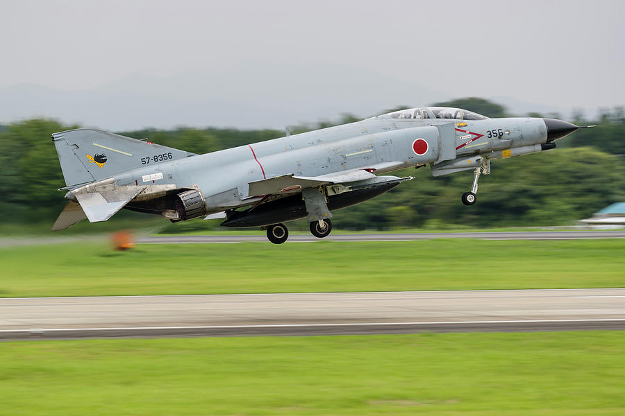 A Japan Air Self-defense Force F-4ej Photograph by Rob Edgcumbe