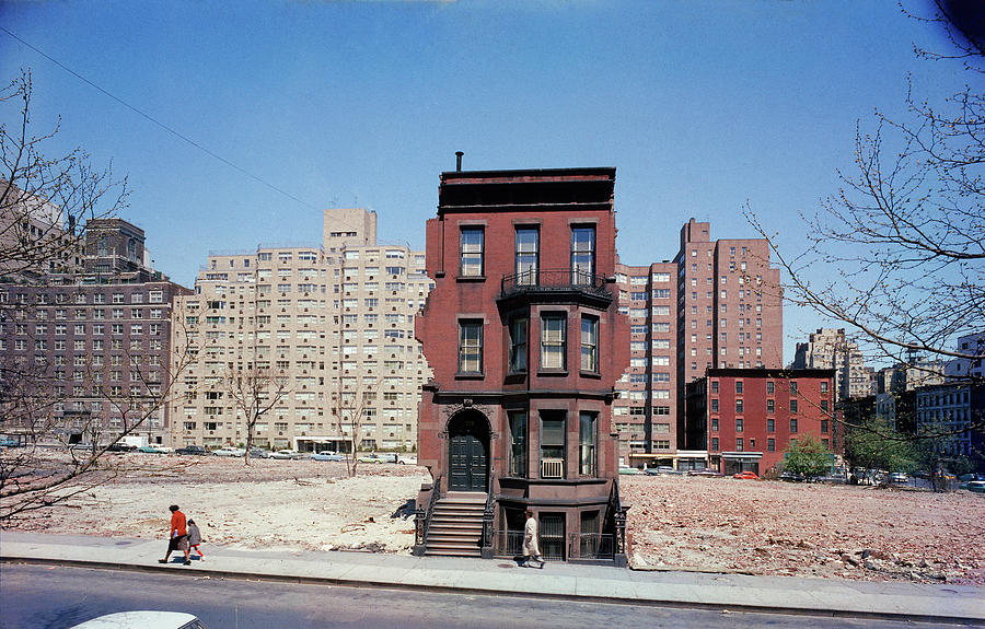 A Lone Brownstone #1 Photograph by Dmitri Kessel