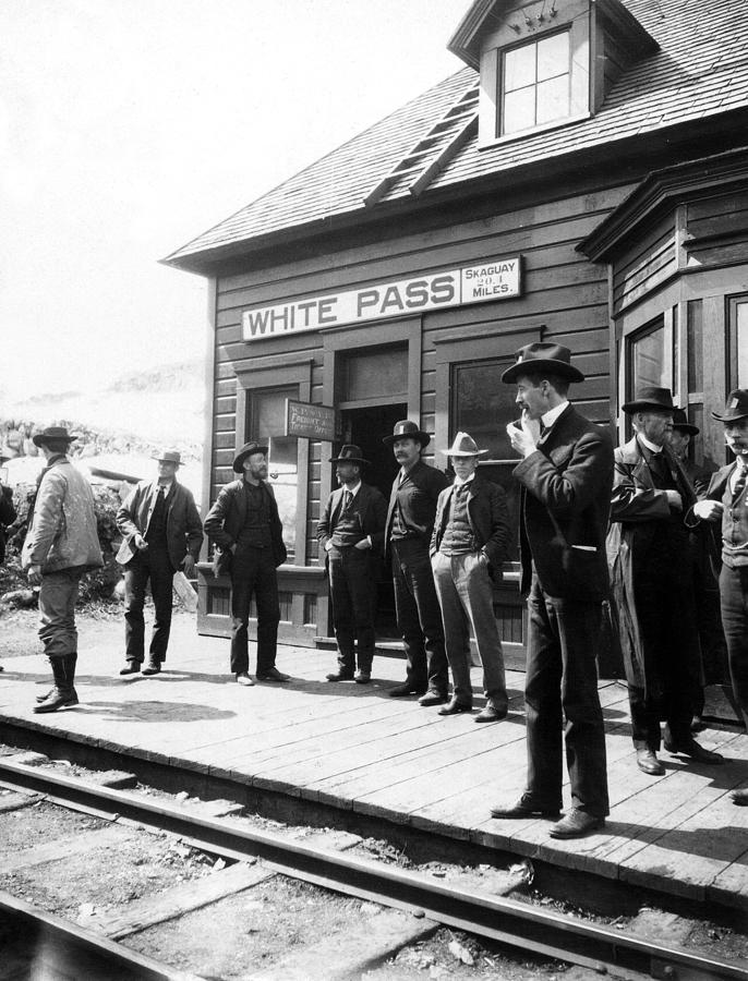 Alaska Gold Rush, 1900 Photograph by Granger Pixels