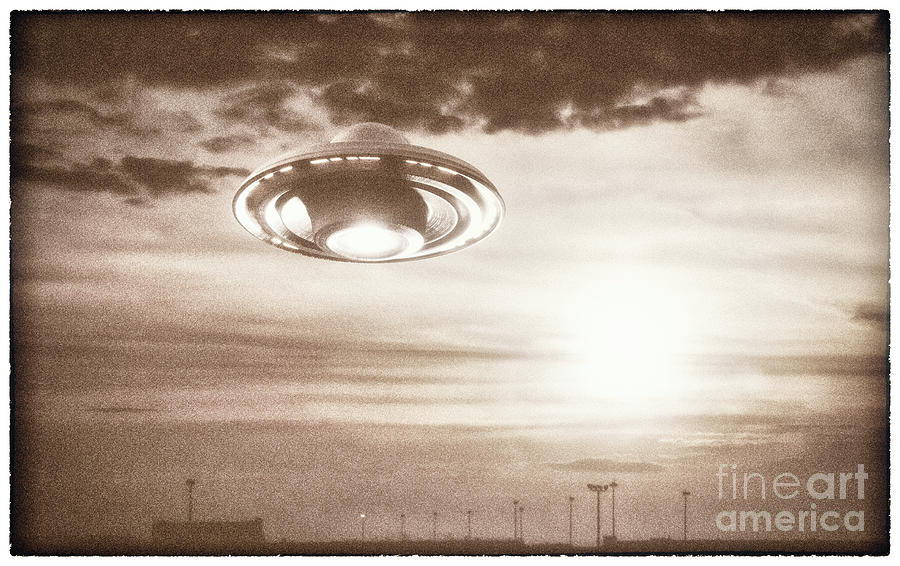 Alien Space Ship In The Sky Photograph by Ktsdesign/science Photo ...